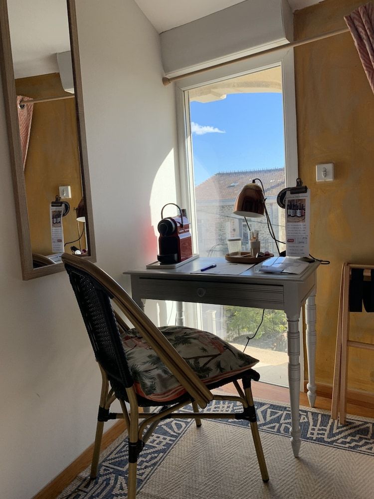 Lo Componaïro Standard Double Room, Ensuite, Garden View (Suzanne, 2em étage) 9