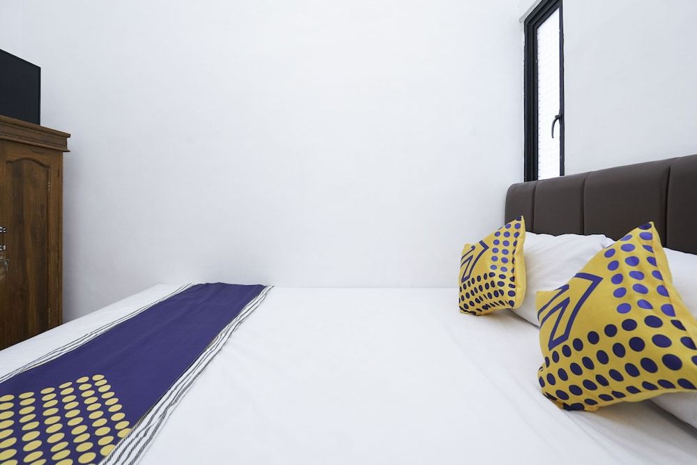 SPOT ON 2479 Berkah Residence Syariah Classic Double Room 2