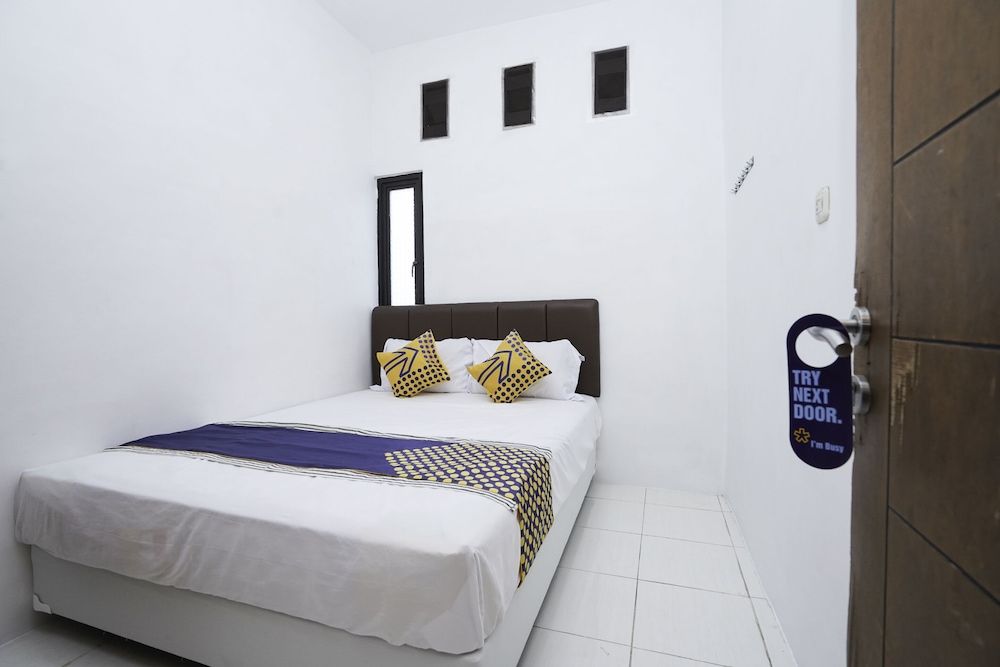 SPOT ON 2479 Berkah Residence Syariah Classic Double Room 3