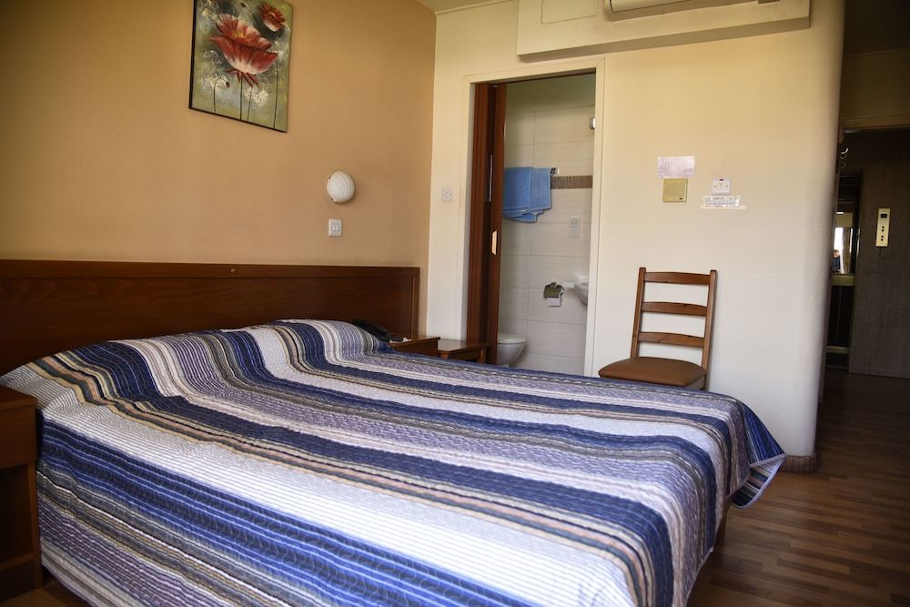 Elysso Hotel Standard Double Room, City View 10