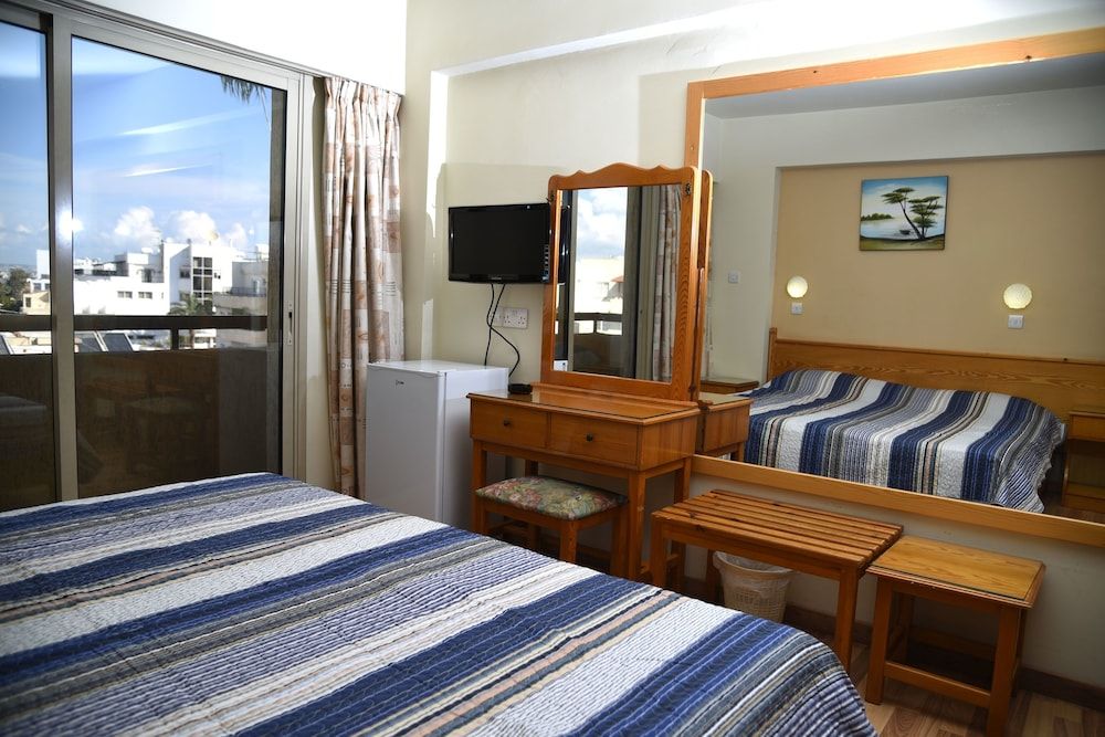 Elysso Hotel Standard Double Room, City View 11