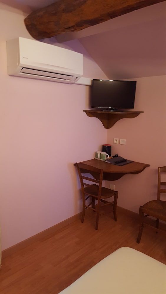 Maison D'Hote Le Relais Standard Double Room, Non Smoking, Hill View 3