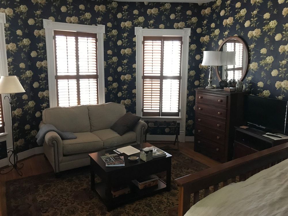 Charles Bass House Bed & Breakfast Superior Double Room, Shared Bathroom (Guest Room) 2