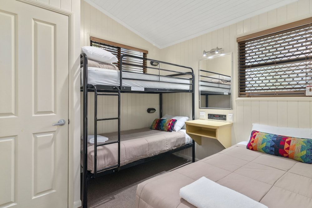 Lorikeet Lodge