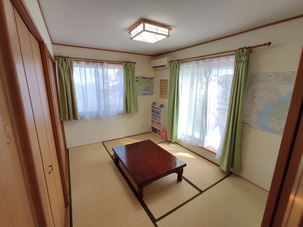 Shared Dormitory, Men only