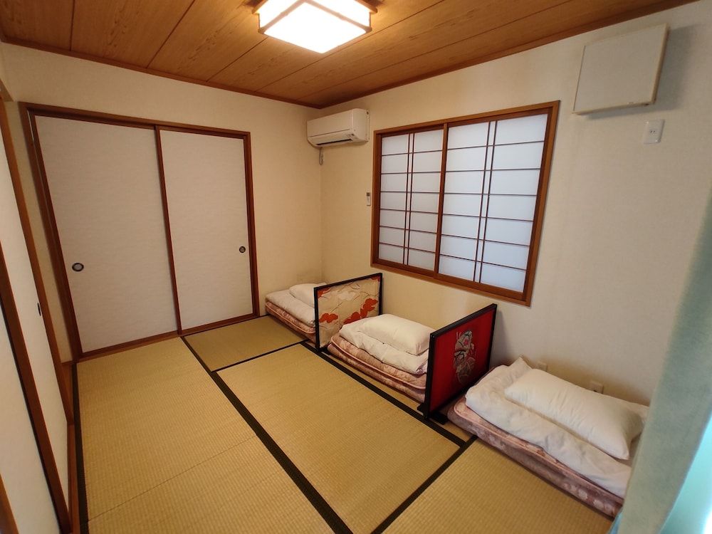Shared Dormitory, Women only