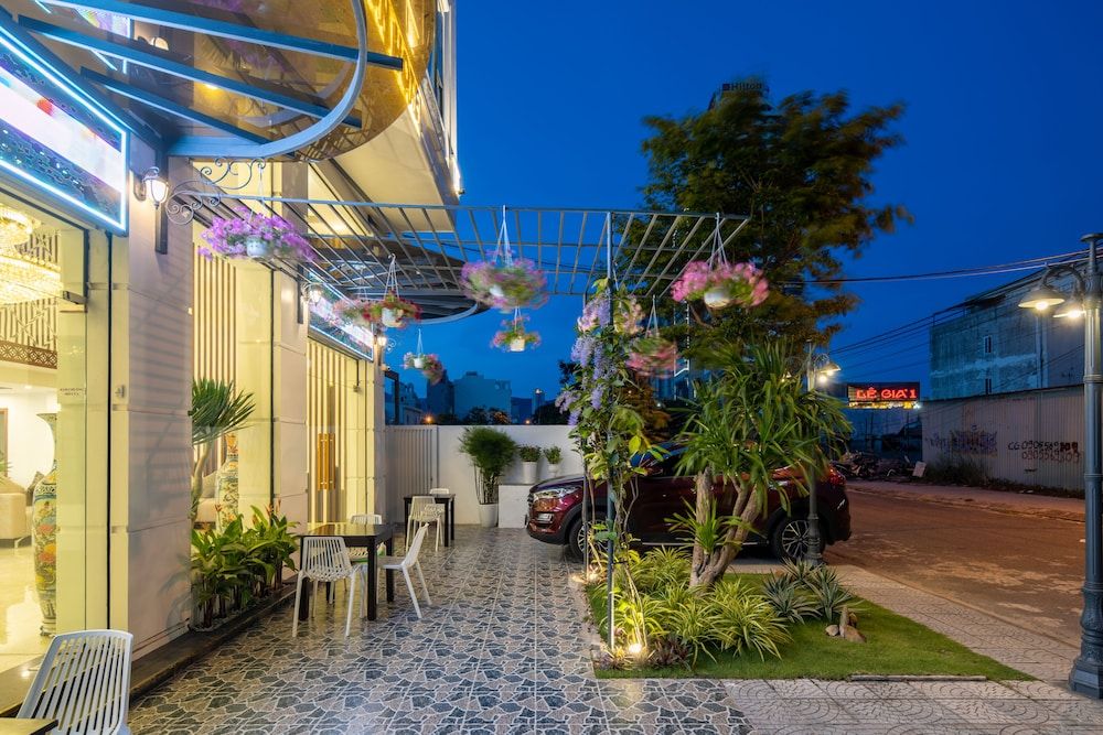 undefined London Hotel and Apartments Da Nang 9