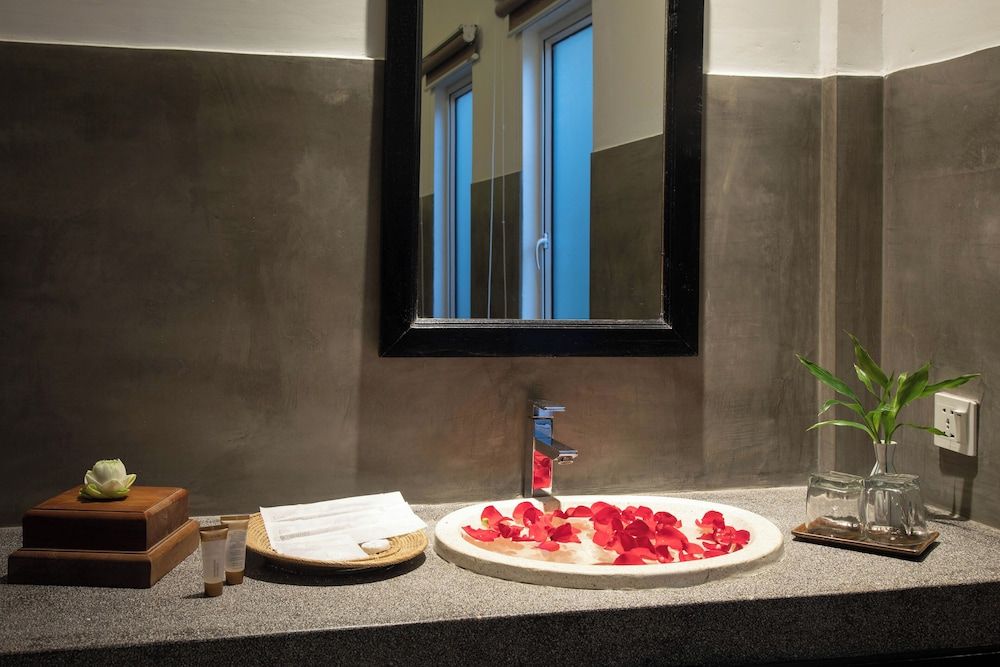 The Oasis Harbor Deluxe Twin Room, 2 Twin Beds 7