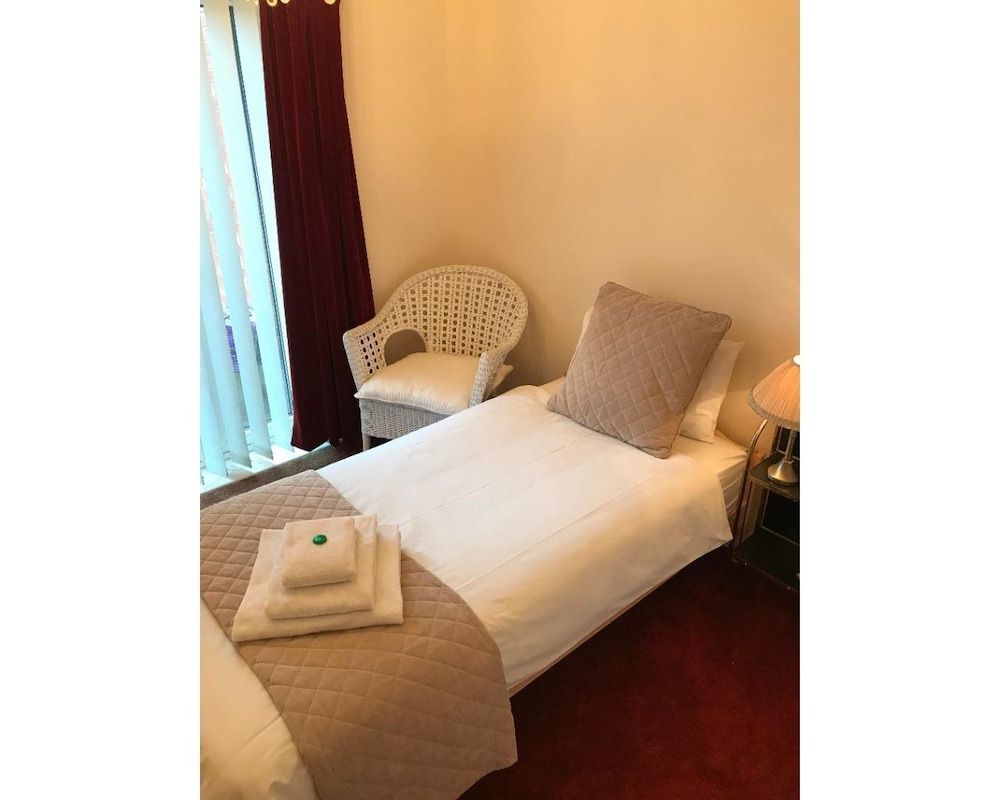 Comfort Single Room, Private Bathroom, Garden View