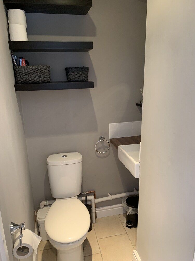 BedrockLodge Buisness Centre HolidayLets Apartment, 2 Bedrooms 2