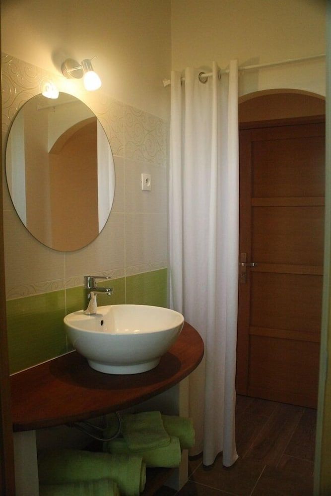 Le clos de la Salamandre Family Triple Room, Multiple Beds, Balcony, Pool View 5