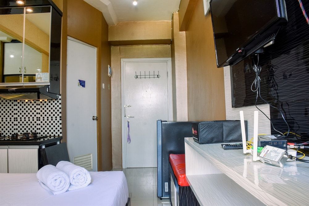 undefined Cozy Stay Studio Room at Green Pramuka City Apartment 10