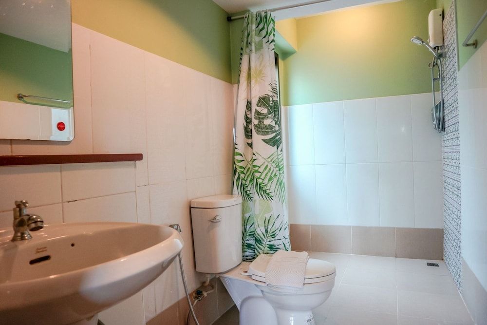 Tree Retro Superior Twin Room 5