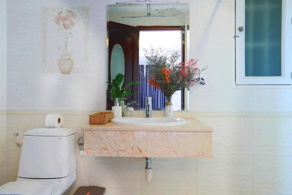 undefined Lucky Star Hotel 266 De Tham 10