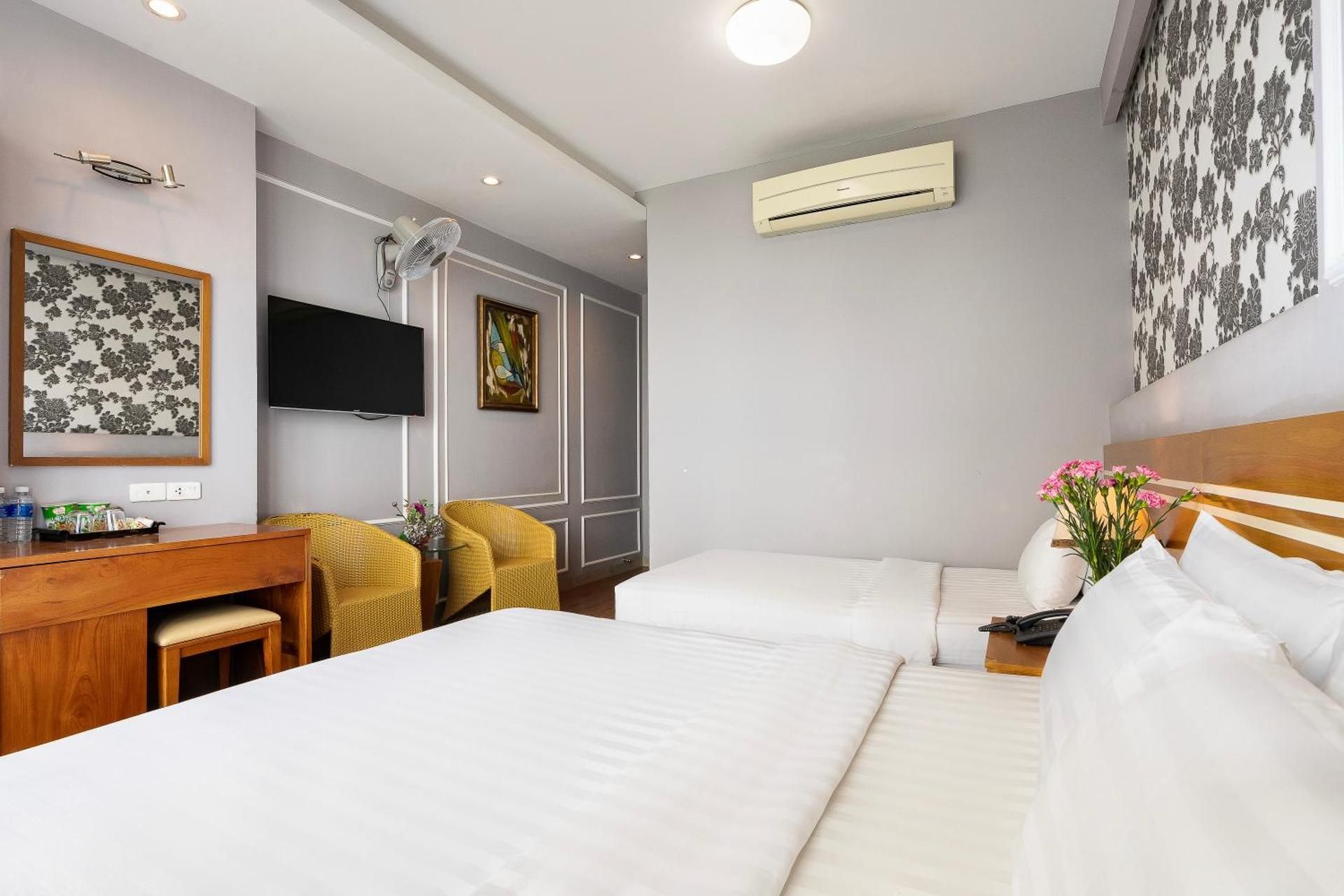 undefined Lucky Star Hotel 266 De Tham 5
