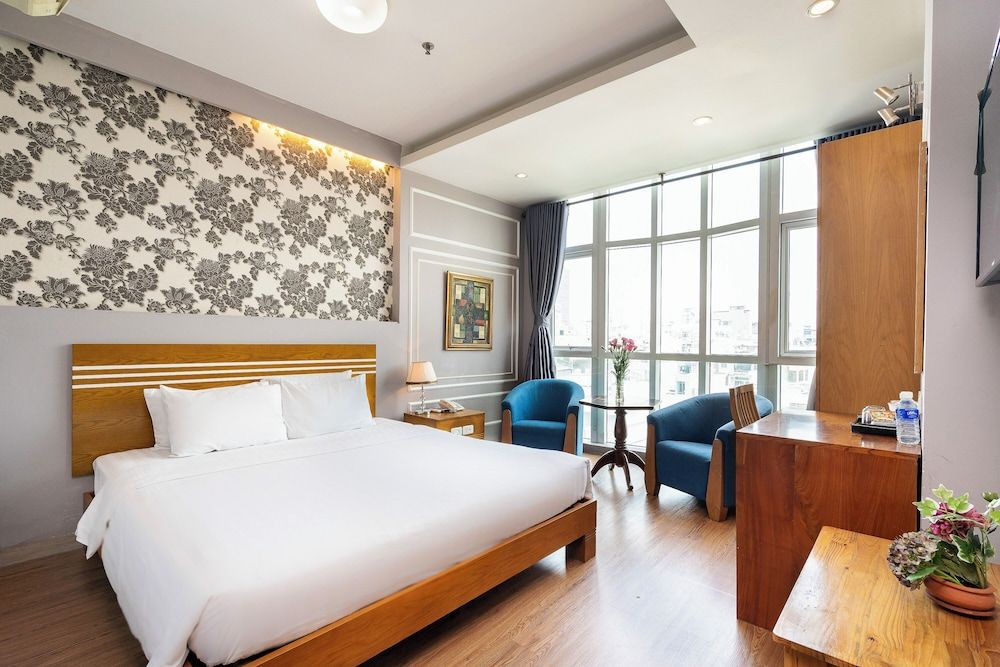 undefined Lucky Star Hotel 266 De Tham