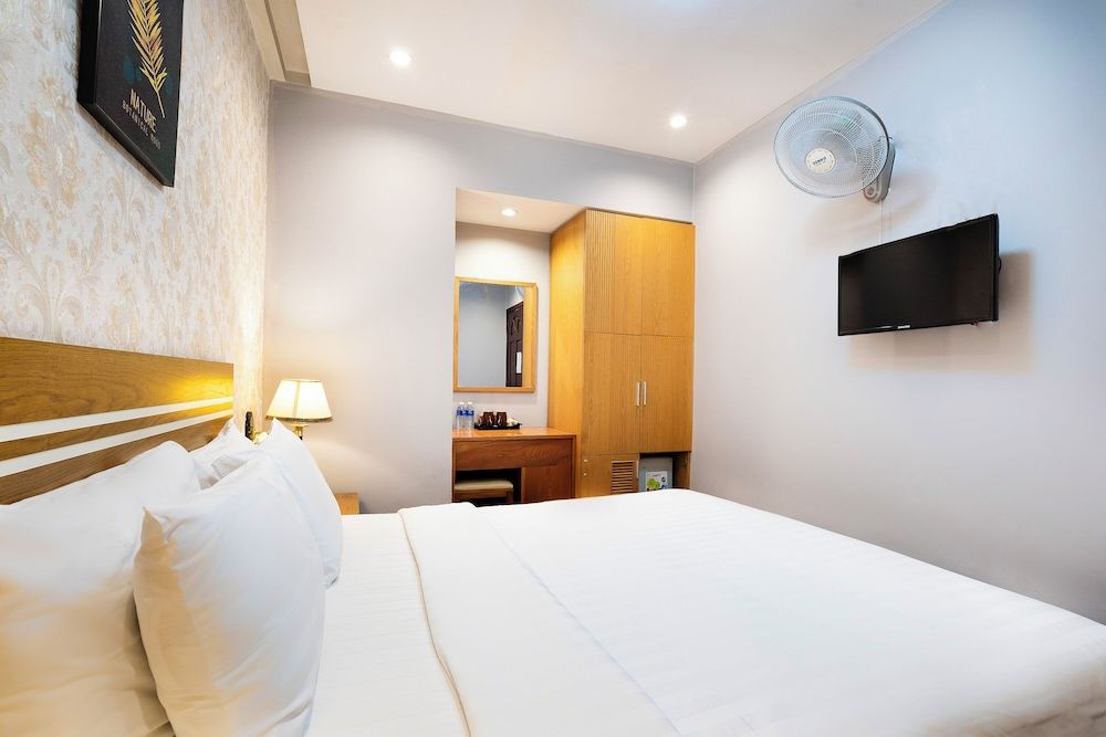 undefined Lucky Star Hotel 266 De Tham 7