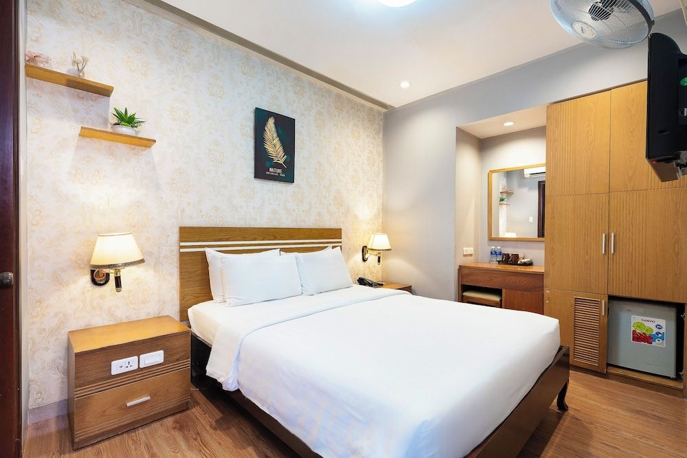 undefined Lucky Star Hotel 266 De Tham 6