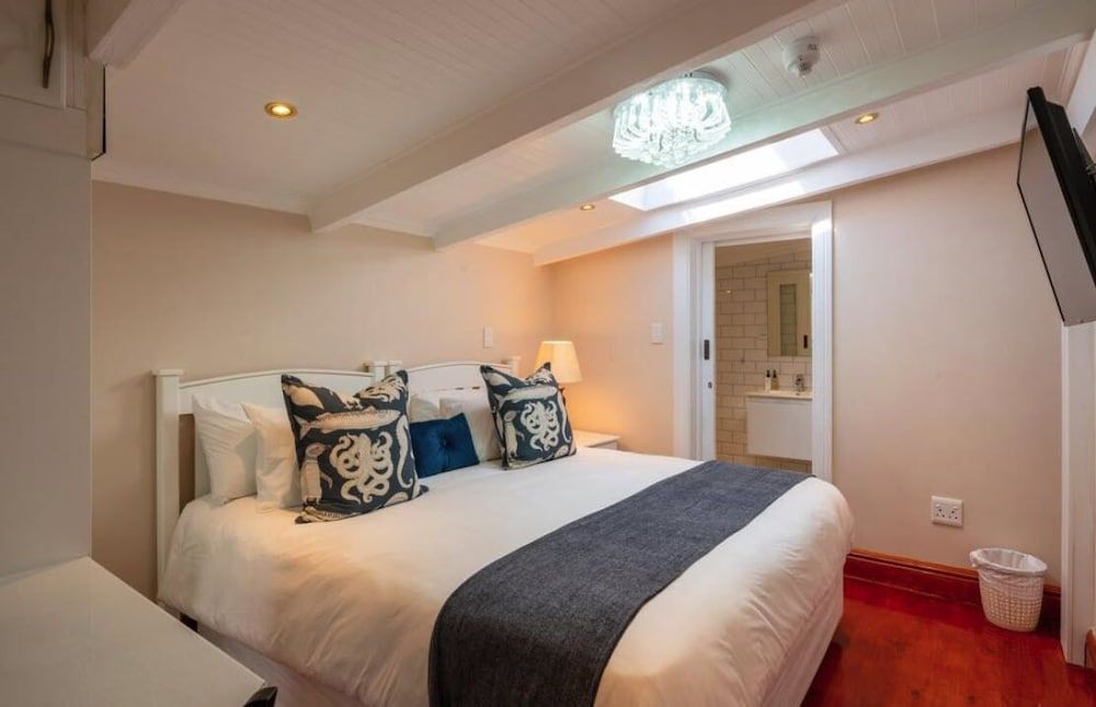 undefined Willets Hotel 5