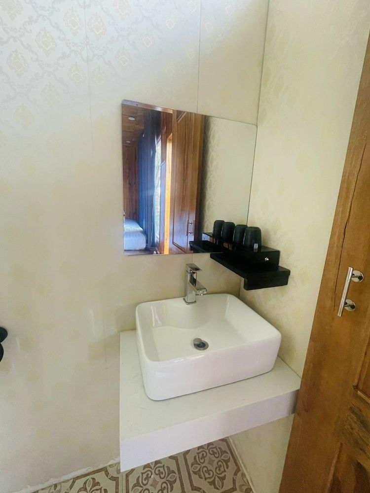 May Trang Villa Standard Twin Room 11