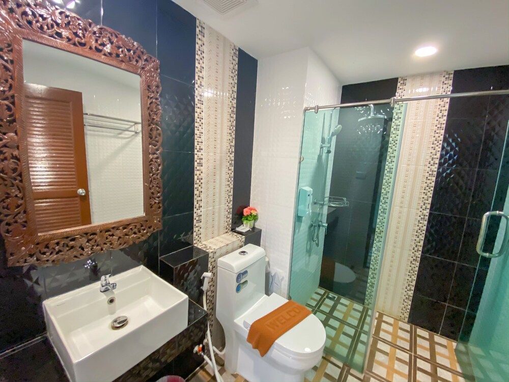 East Inn 15 Rayong Deluxe Twin Room 8