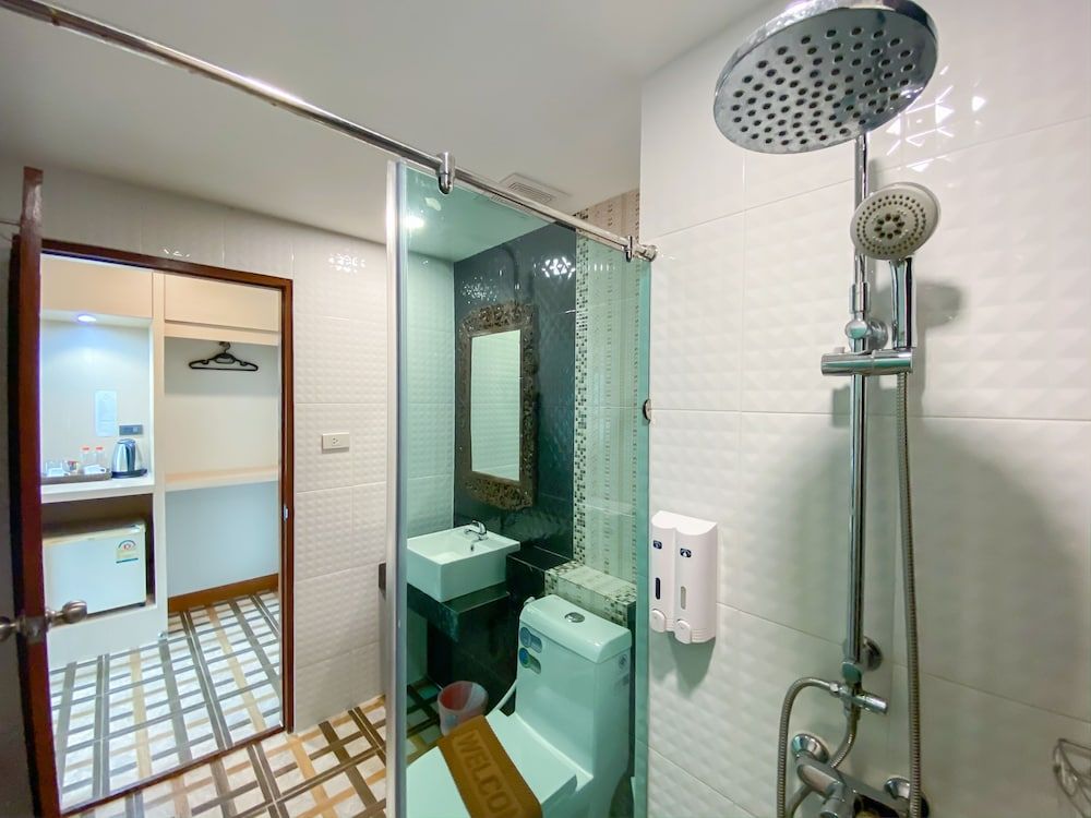 East Inn 15 Rayong Deluxe Twin Room 9