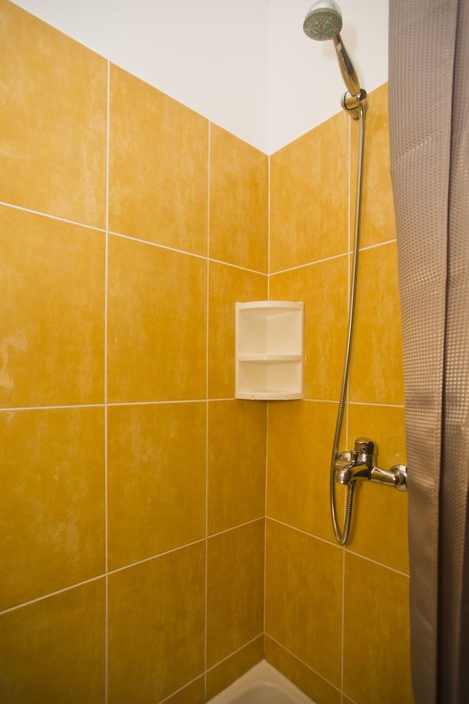 Apartments Softic Gallery Studio Suite (The Flame of Yellow Roses) 7