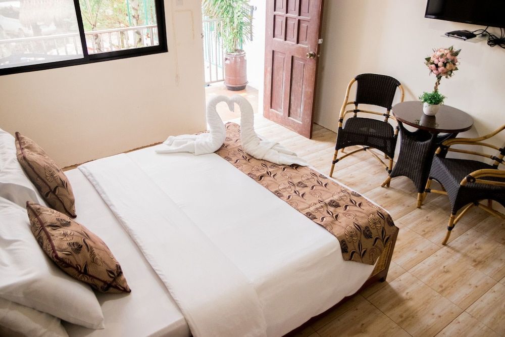 Marick Beach Resort Deluxe Double Room (2 Adults + 1 Child) 3