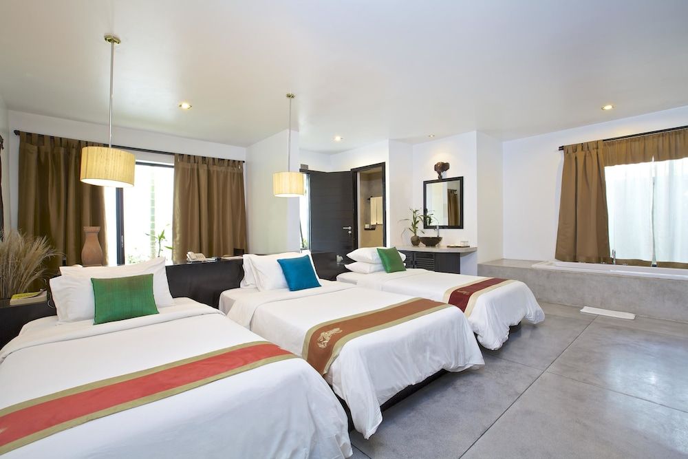 Bunwin Boutique Hotel Deluxe Triple Room, 3 Single Beds - Free Pick Up and Transfer 4
