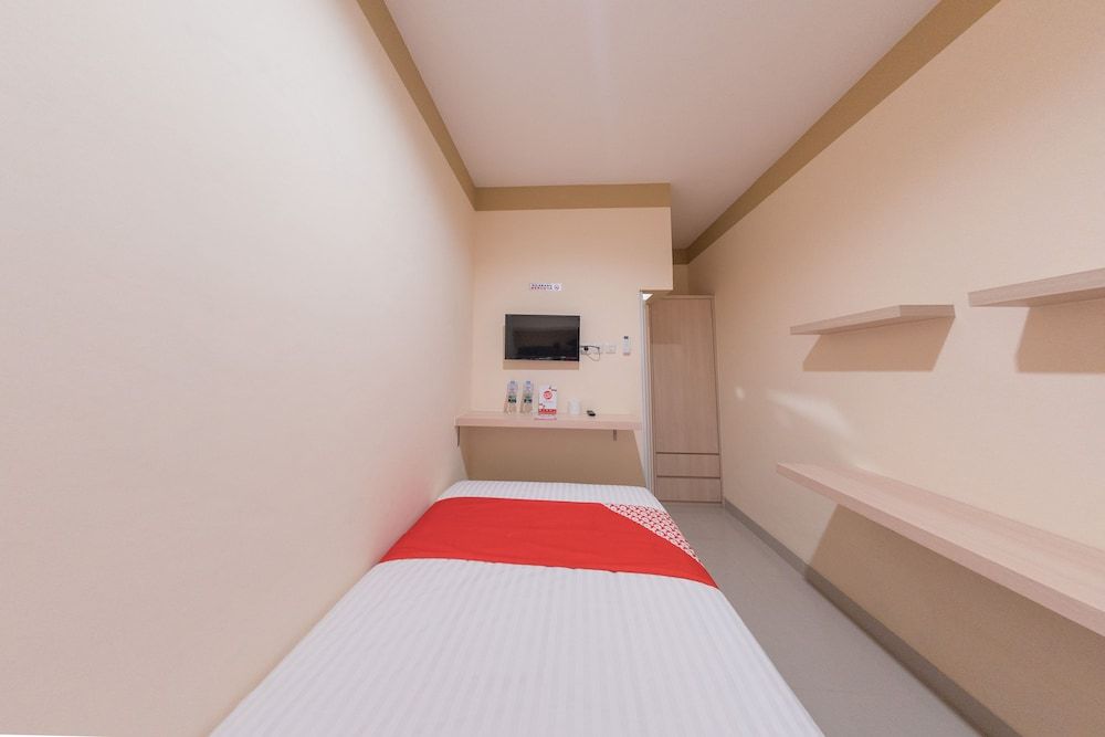 OYO 478 Balcon Biru Standard Double Room 4