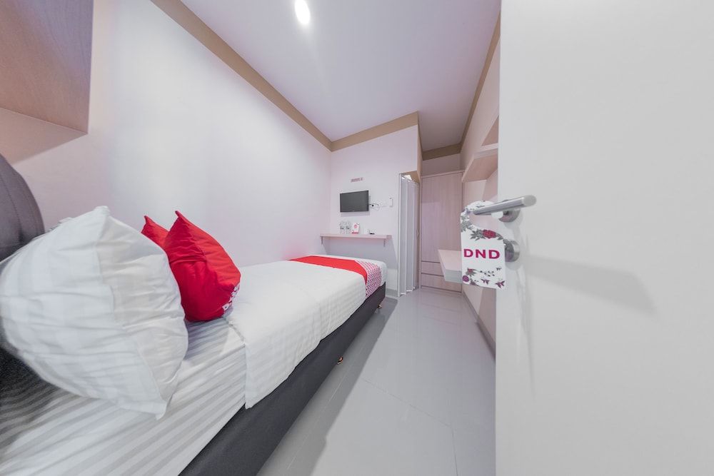 OYO 478 Balcon Biru Standard Double Room 5