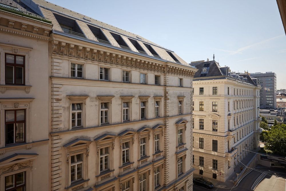 undefined The Ritz-Carlton, Vienna 10