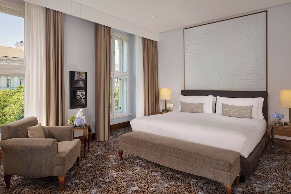 The Ritz-Carlton, Vienna Deluxe Room, 1 King Bed