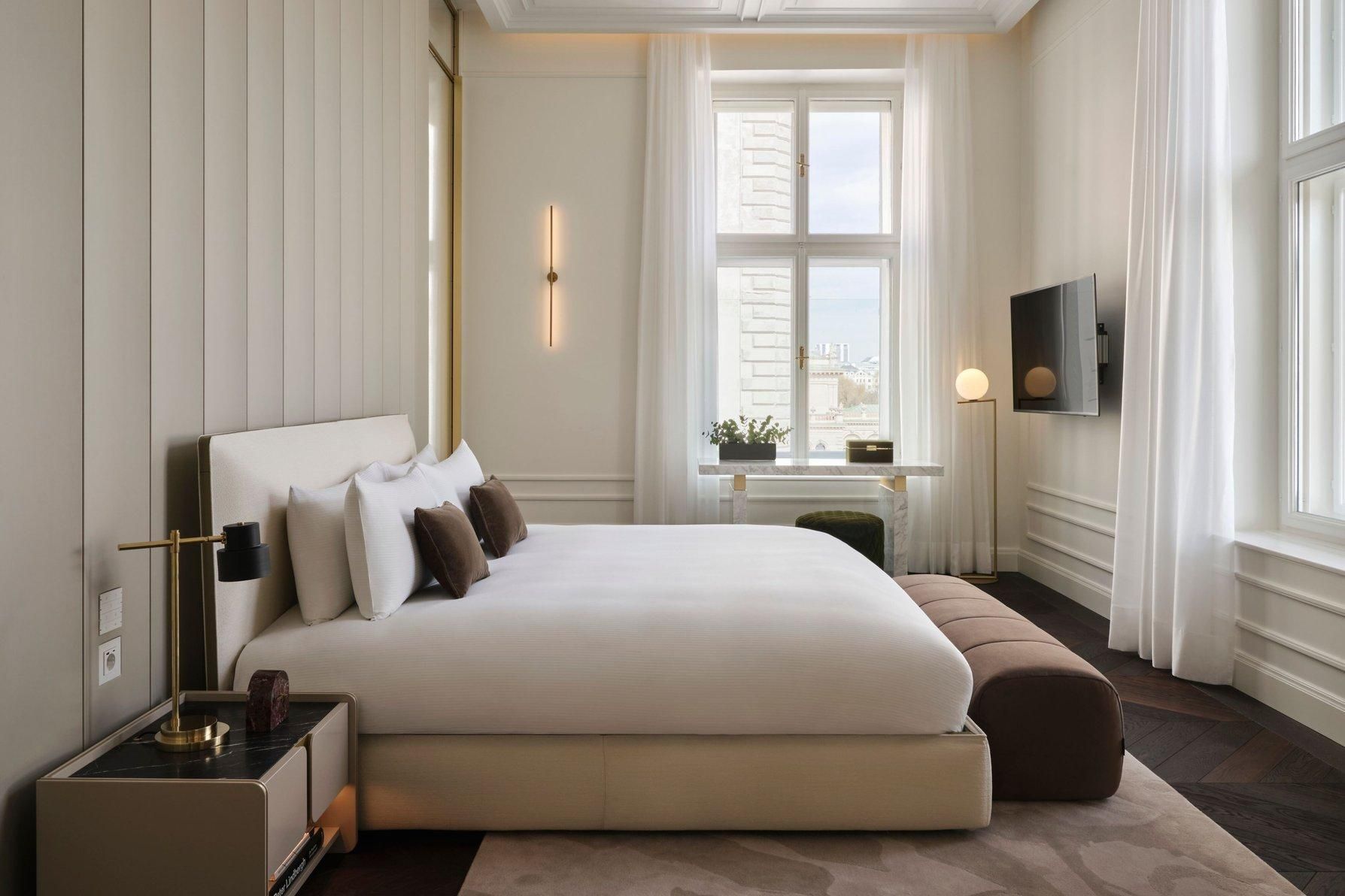 The Ritz-Carlton Symphony, 1 Bedroom Signature Suite, 1 King, City view, Corner room