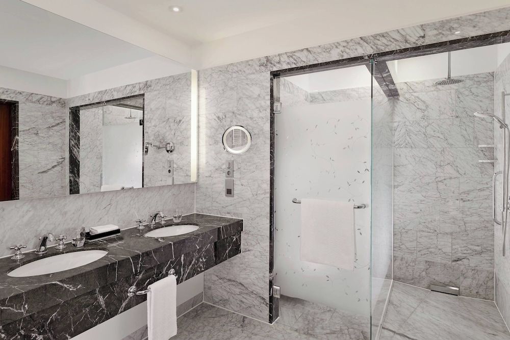 The Ritz-Carlton, Vienna Deluxe Room, 1 King Bed 6