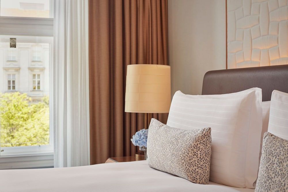 The Ritz-Carlton, Vienna Deluxe Room, 1 King Bed 2