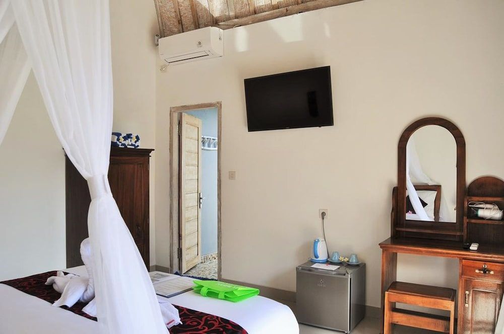 The Box Paradise Bungalow Deluxe Double Room, Pool View 14