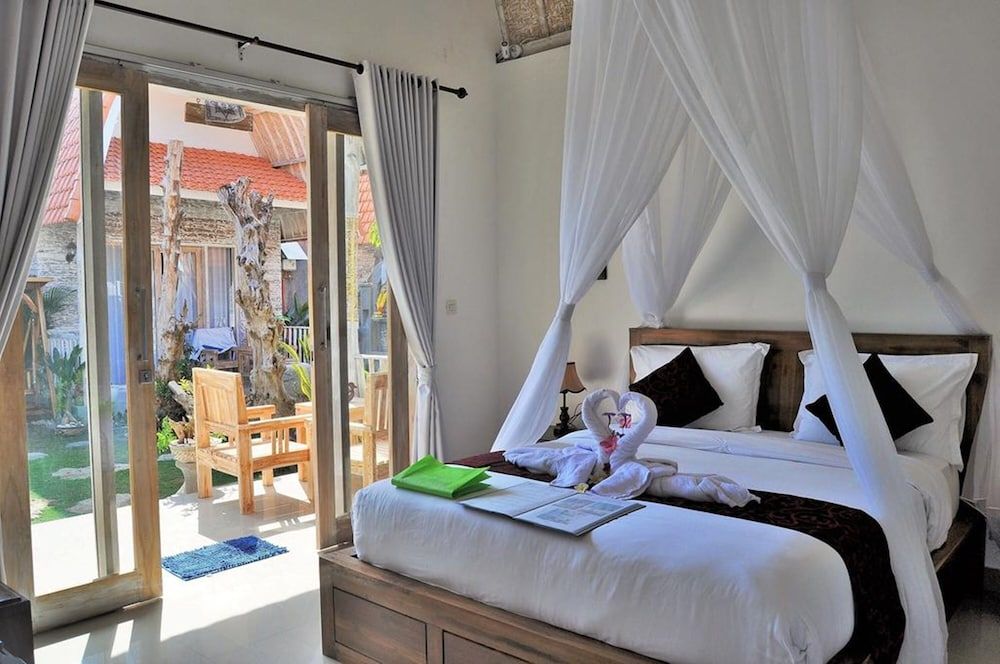 The Box Paradise Bungalow Deluxe Double Room, Pool View 9