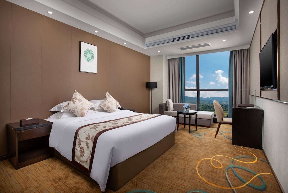 Room, 1 King Bed, Smoking, Mountain View