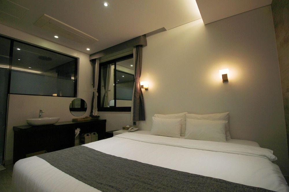 Seattle B Hotel Standard Double Room, No Smoking, Base and Max 2 person 2