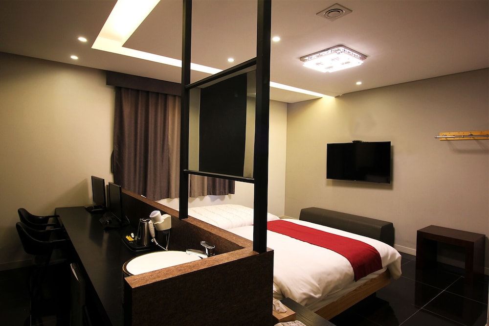 undefined Seattle B Hotel 10