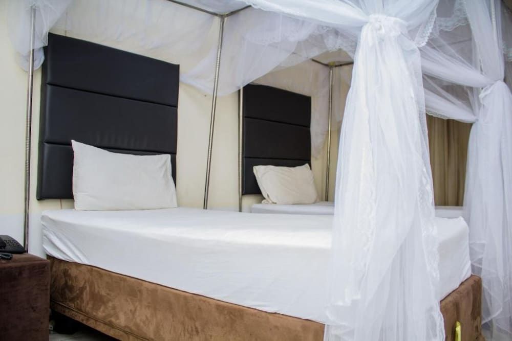 undefined Rugems Executive Lodge 10