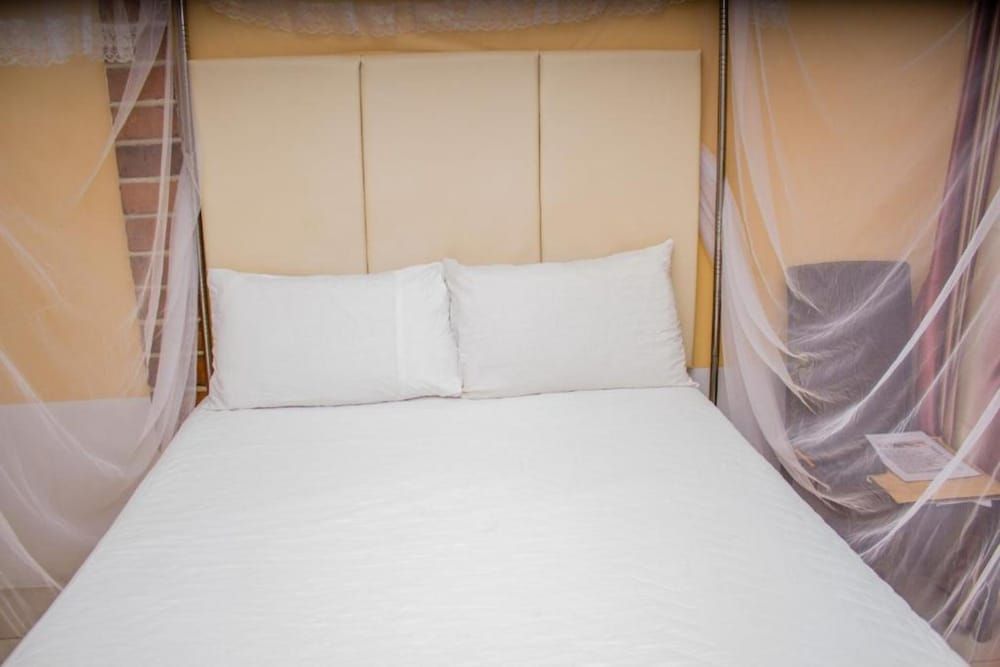 undefined Rugems Executive Lodge 9