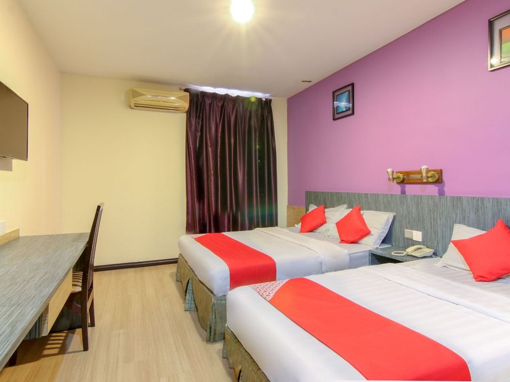 Super OYO 43930 Hotel Esplanade Superior Suite 2