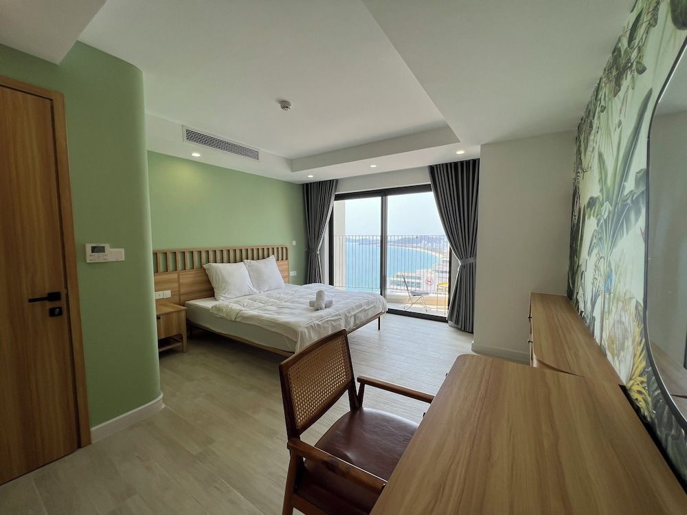 City Apartment, 3 Bedrooms, Balcony