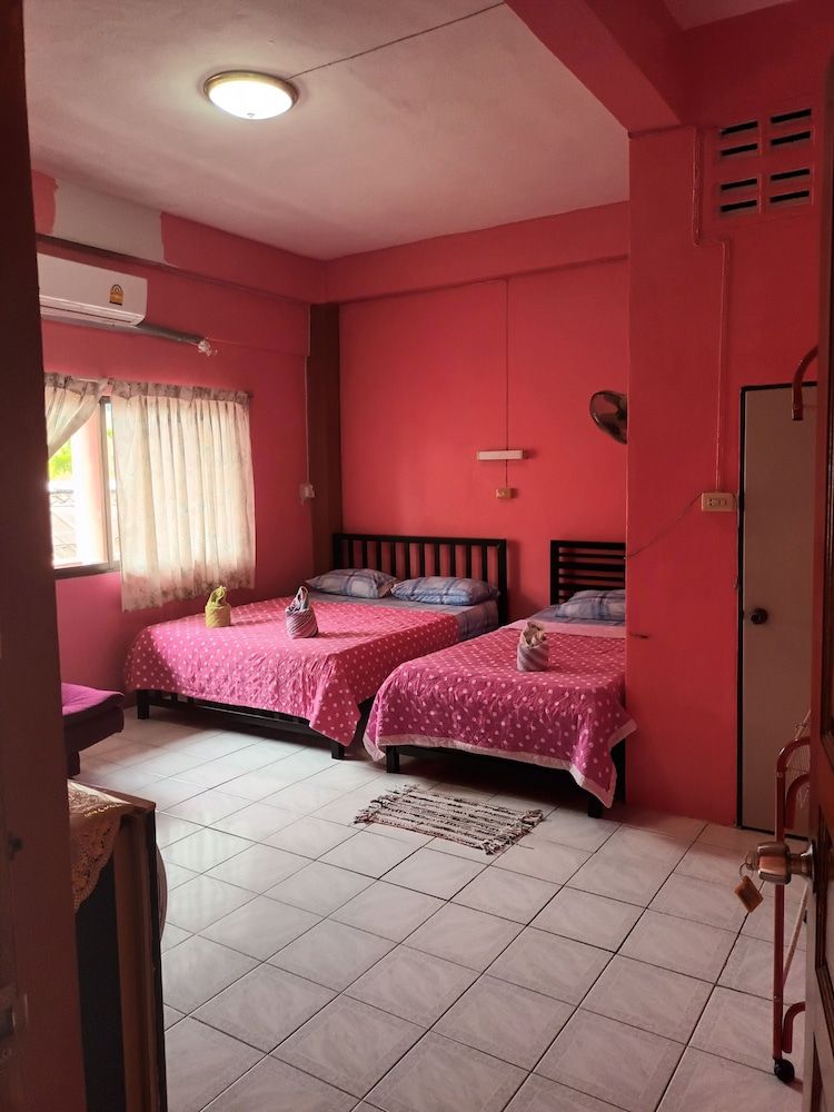 Baan Natcha Standard Double Room with AC 5