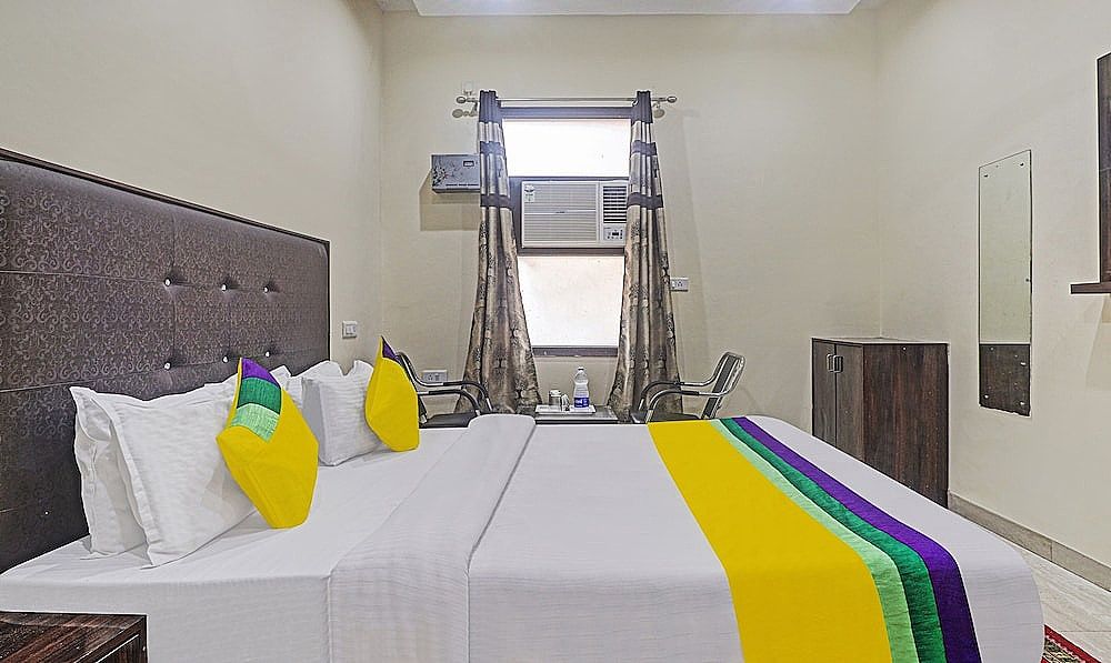 Itsy By Treebo - Albie Stay Inn Standard Double Room