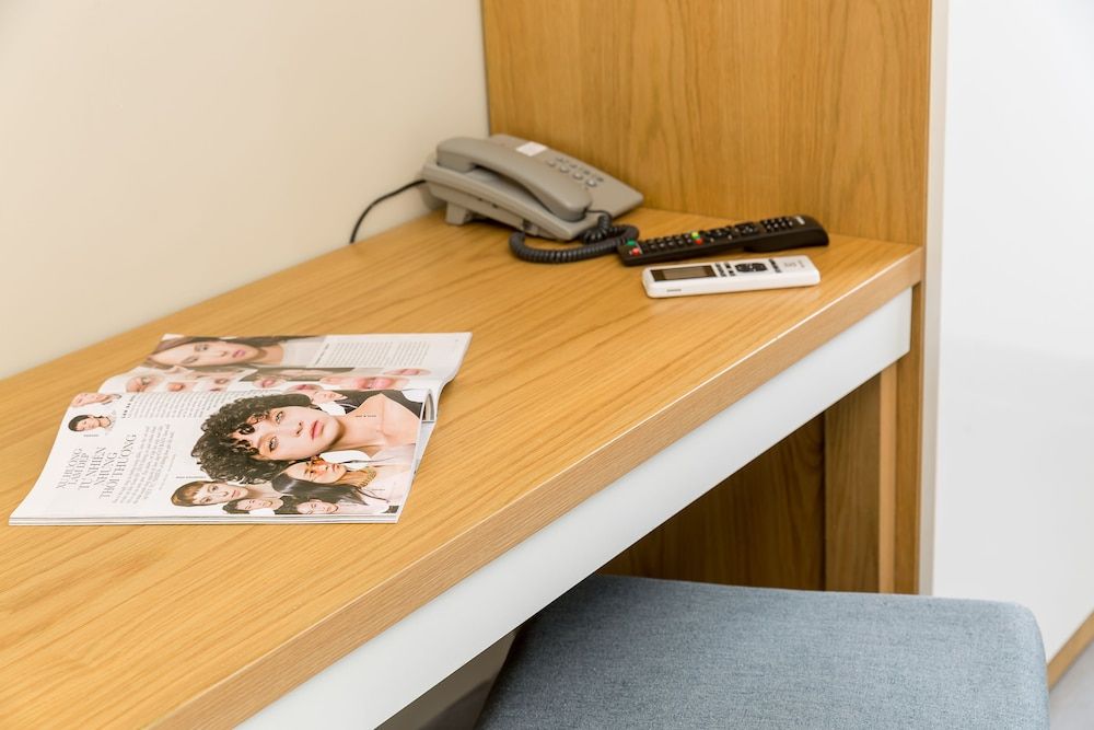 Anh Villa Hotel Deluxe Quadruple Room, Mountain View 9