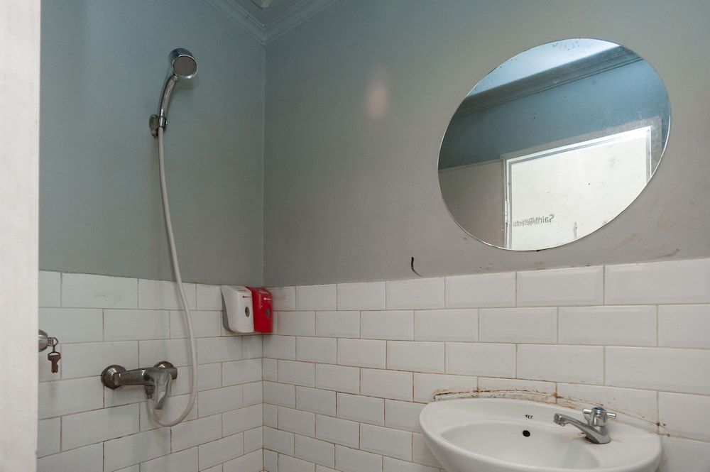 RedDoorz Plus @ Kemayoran Economy Room 6