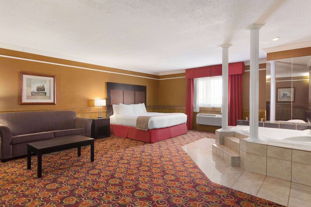Suite, 1 King Bed, Non Smoking, Refrigerator & Microwave